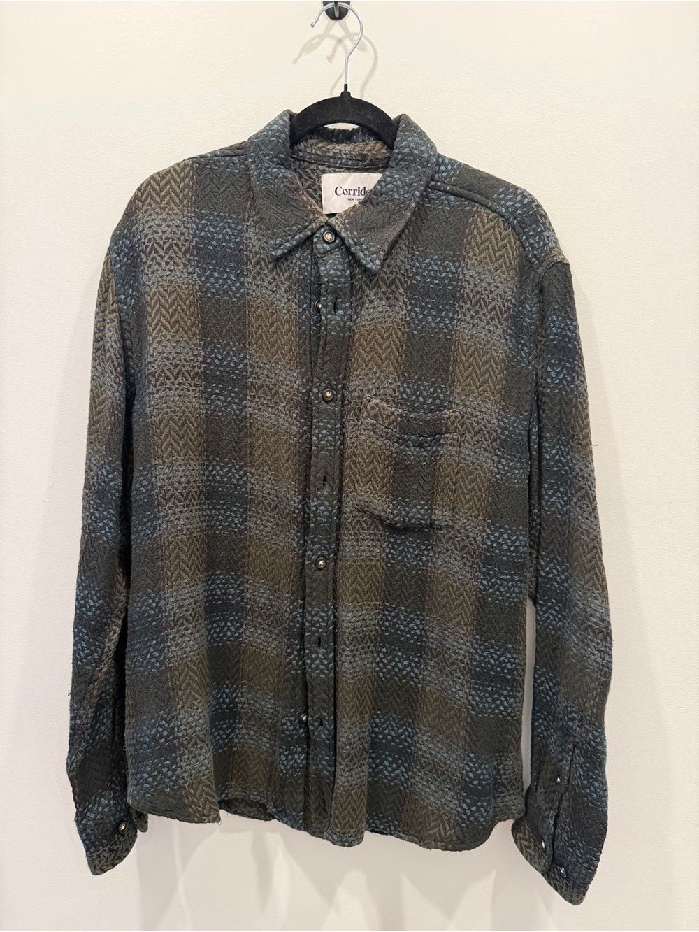 Corridor Men's Blue & Gray Plaid Long-Sleeve Button-Down Shirt